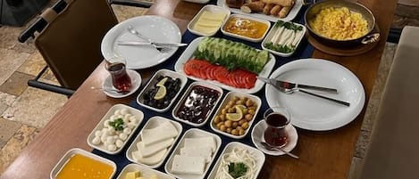 Free daily on-the-go breakfast