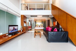 Duplex Apartment  | ห้องนั่งเล่น | ทีวีจอแบน 46 นิ้ว พร้อมช่องเคเบิล, ทีวี