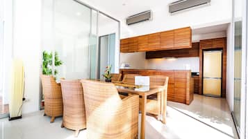 Luxury Penthouse, Private Pool | In-room dining
