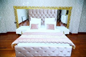 Suite | Desk, blackout drapes, soundproofing, iron/ironing board - Golden Shine Hotel (Baku)