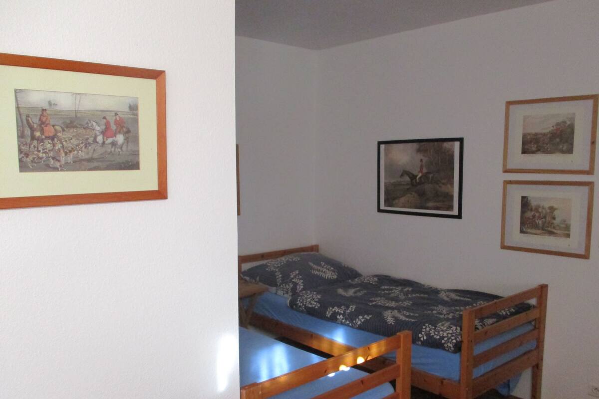 Basic Twin Room (Lavendel) | Free WiFi, individually decorated, individually furnished, bed sheets