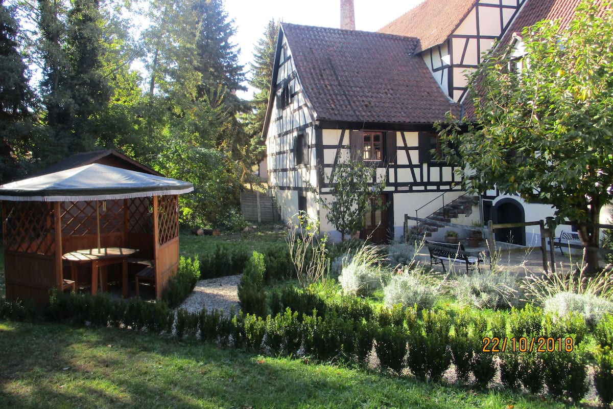 House, 2 Bedrooms (exclusive 350 Euro Kaution) | Individually decorated, individually furnished, free WiFi, bed sheets