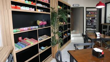 Free daily English breakfast