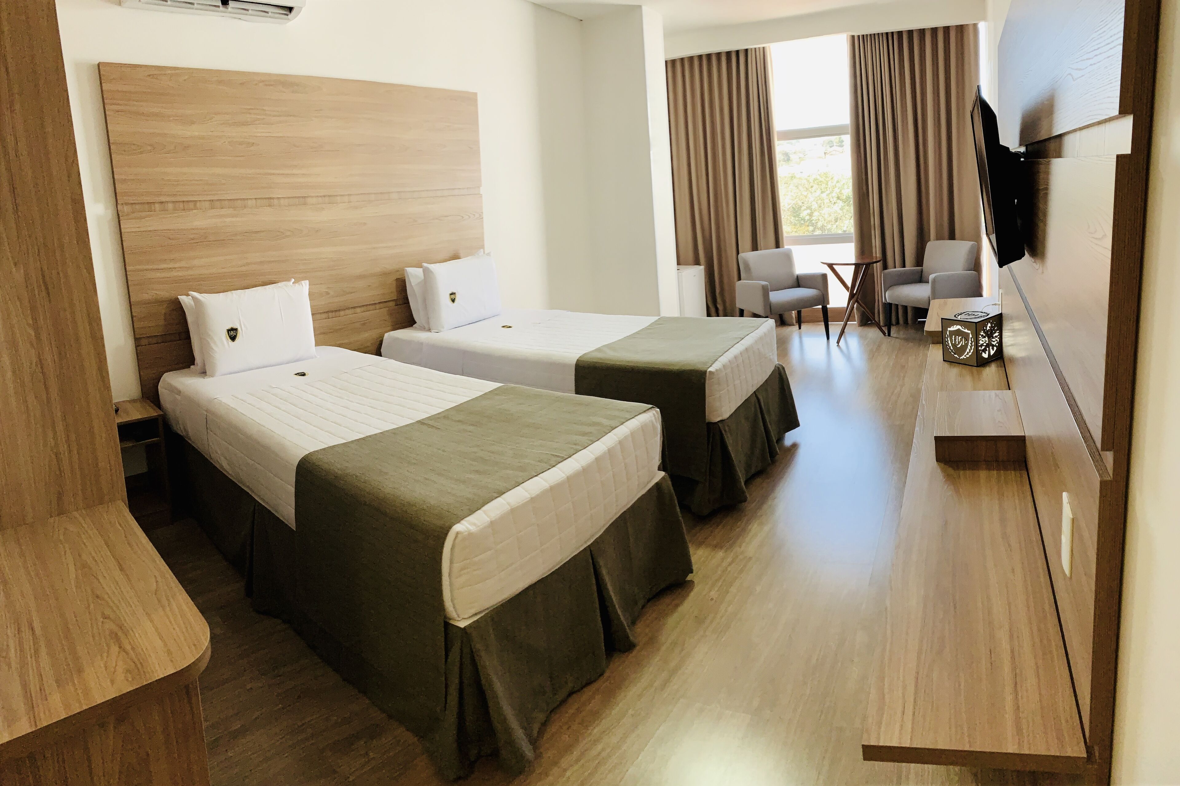 quarto luxo duplo | 1 bedroom, hypo-allergenic bedding, minibar, desk