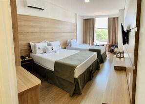 Quarto Luxo Família | Hypo-allergenic bedding, minibar, desk, blackout curtains