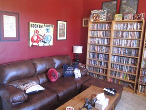 Téléviseur, lecteur de DVD, sélection de musique, sélection de films