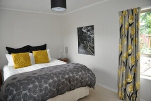 2 bedrooms, desk, iron/ironing board, travel cot