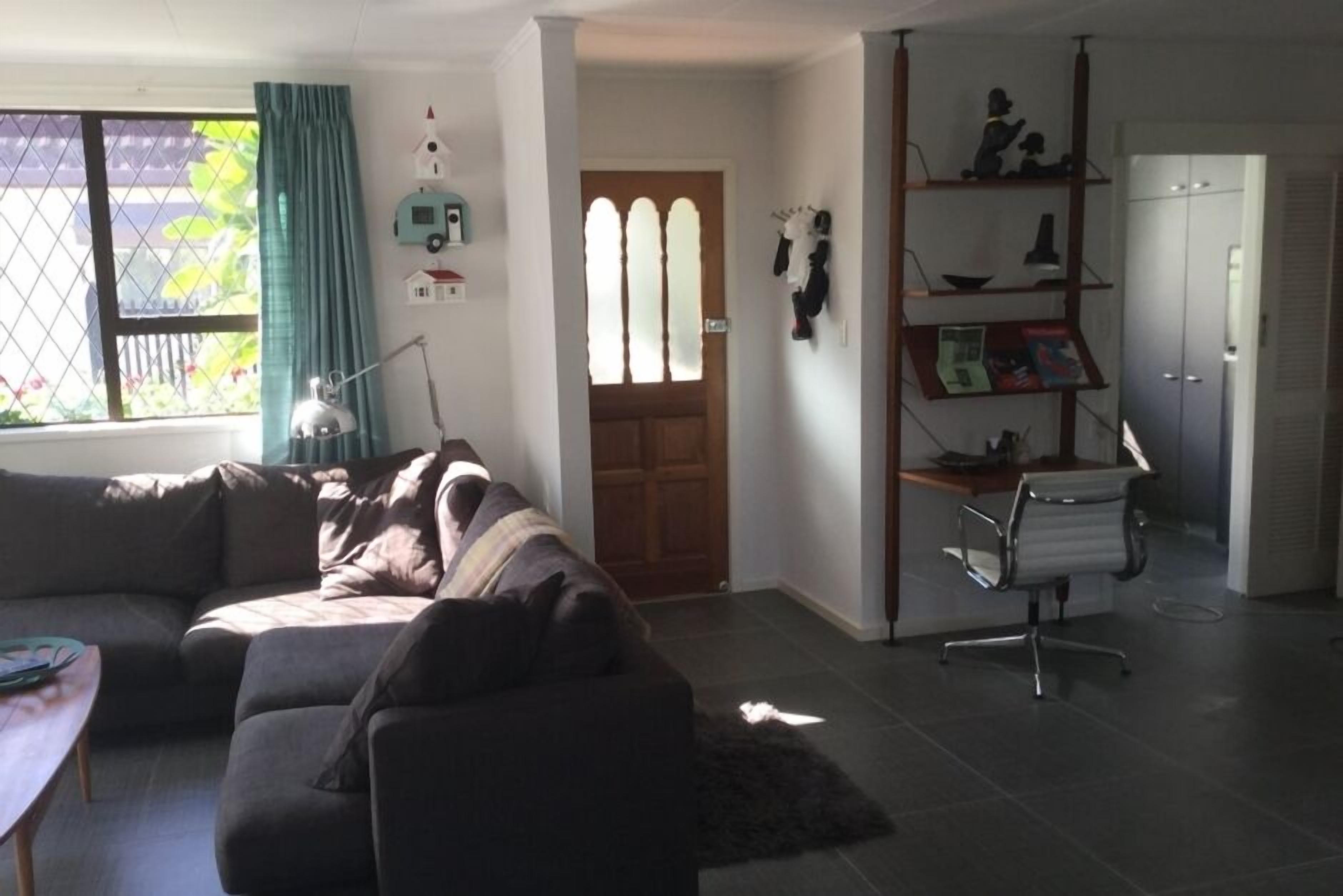 Smart TV, fireplace, DVD player, books