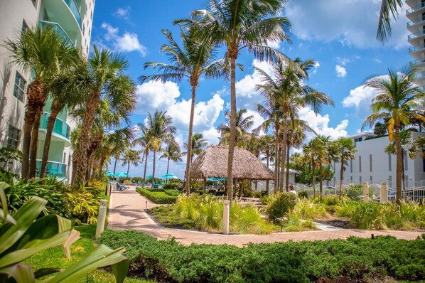 Property grounds - Ocean view Apartment - TIDES on Hollywood Beach (Hollywood)