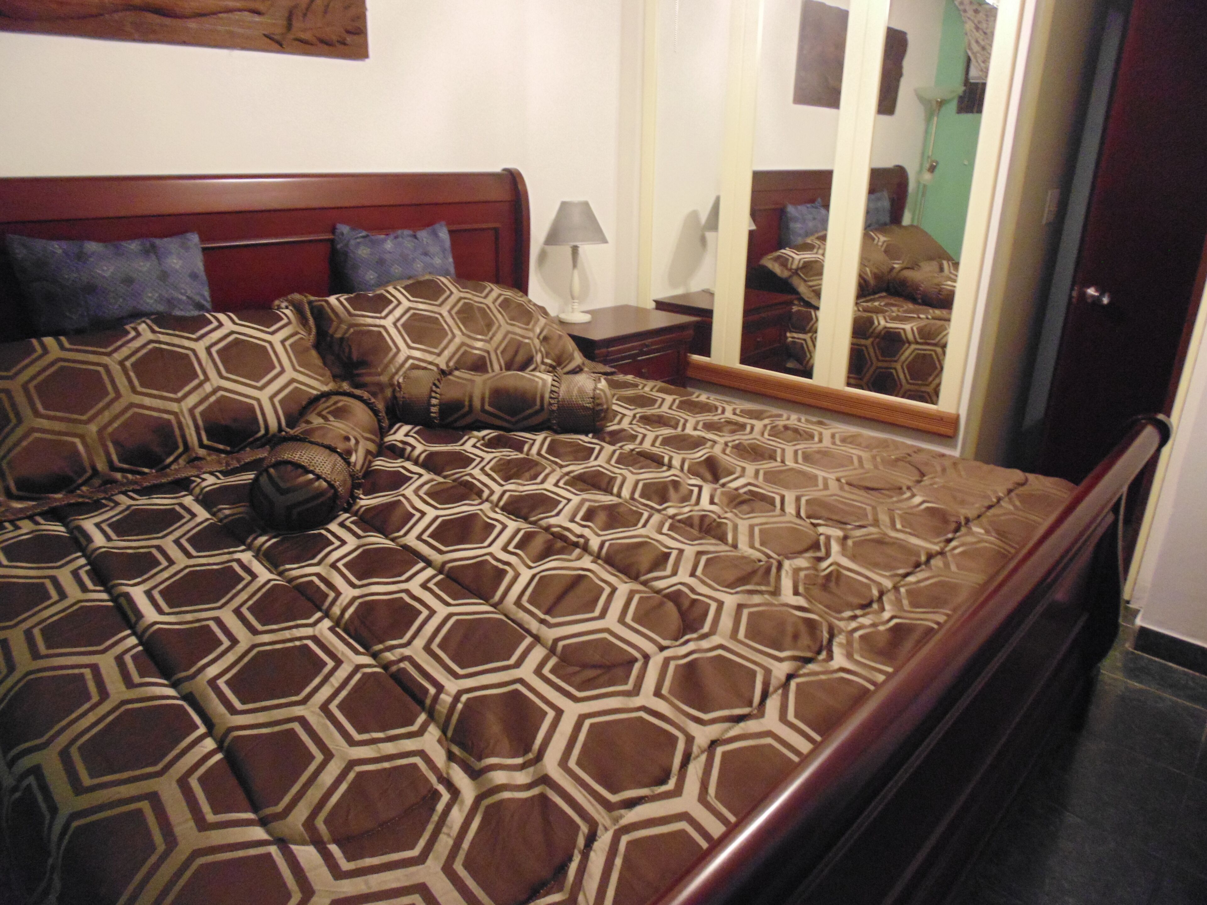 2 slaapkamers, een strijkplank/strijkijzer, gratis wifi, beddengoed