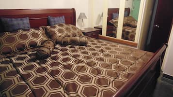 2 slaapkamers, een strijkplank/strijkijzer, gratis wifi, beddengoed