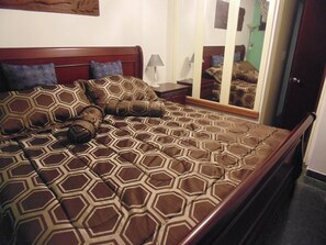 2 habitaciones, tabla de planchar con plancha y wifi gratis 