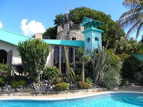 2 bedroom apartment in mountain top villa with pool..