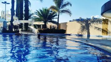 Piscina externa, piscina aquecida