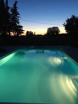 A heated pool - Private pool in a beautiful, romantic retreat, offering peace and quiet (Noyant-Villages)