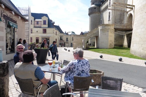 Belle retraite romantique avec piscine privée, offrant la paix et la tranquillité