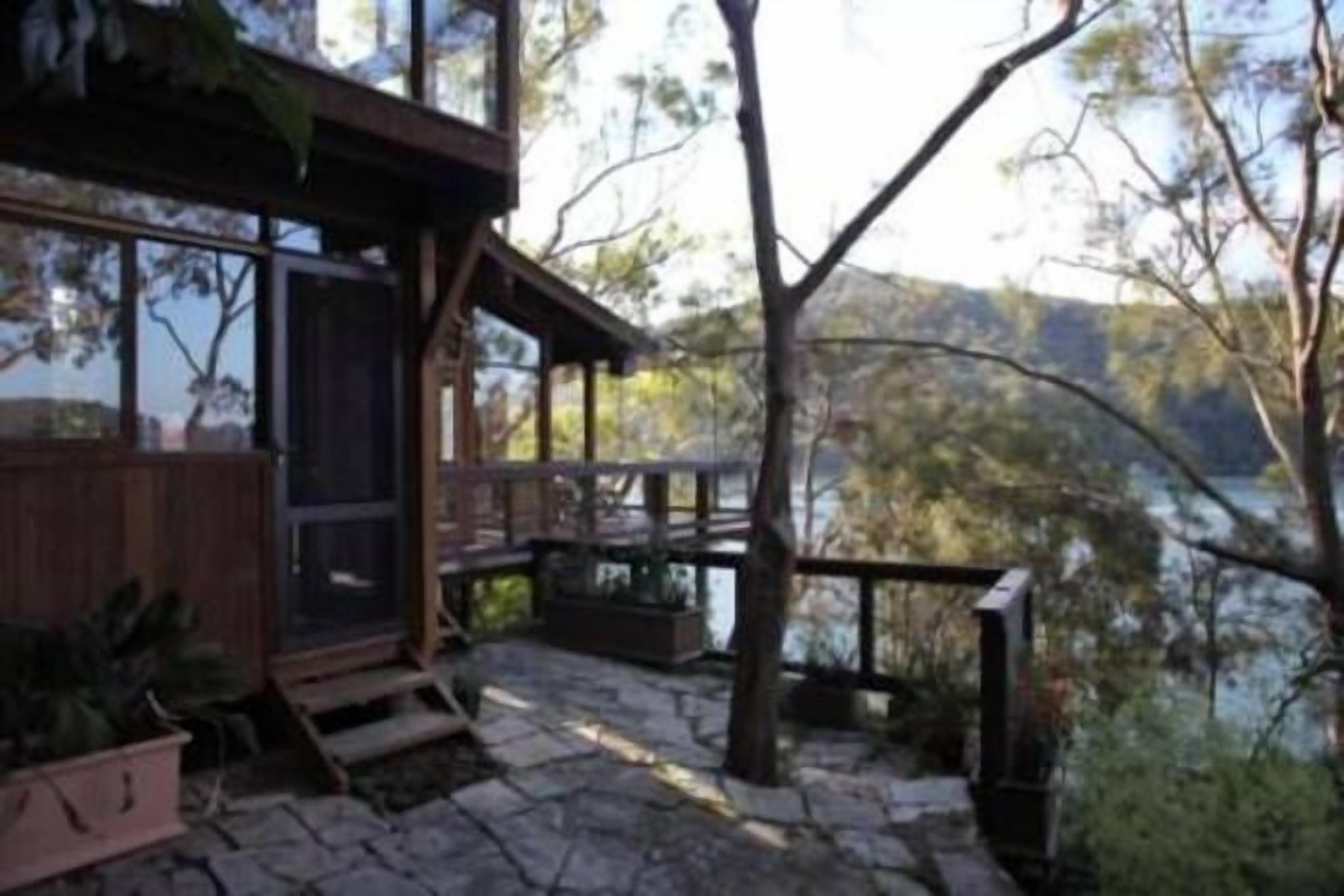 10 Cottage Point Road