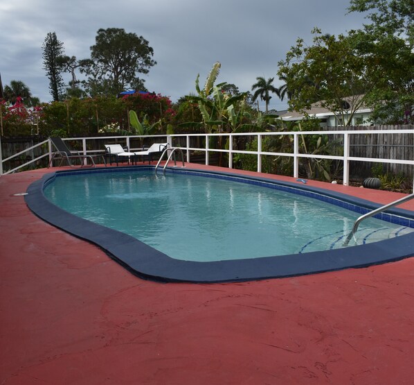 حمّام سباحة خارجي