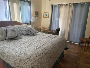 3 عدّة غرف نوم ومكتب ومكواة/لوح كي وسرير سفر