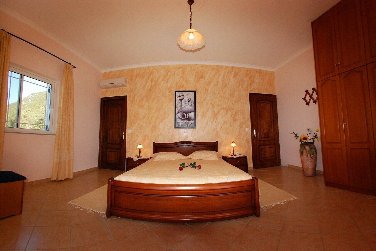 3 bedrooms, in-room safe, desk, iron/ironing board