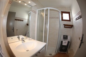 Shower, hair dryer - At Riton app. 4/5 pers. 3 *** quiet, close to shops, at the foot of the slopes (Valloire)