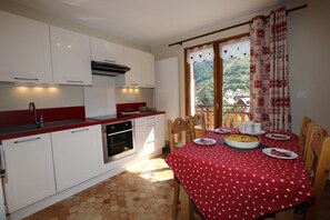 Coffee/tea maker, fridge, microwave, oven - At Riton app. 4/5 pers. 3 *** quiet, close to shops, at the foot of the slopes (Valloire)