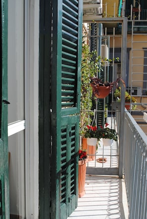 Exterior detail - oasis of tranquility in the historic center (Napoli)