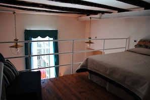 1 bedroom, WiFi, bed sheets - oasis of tranquility in the historic center (Napoli)
