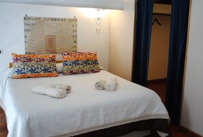 1 bedroom, WiFi, bed sheets - oasis of tranquility in the historic center (Napoli)