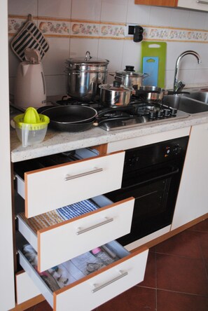 Fridge, microwave, oven, stovetop - oasis of tranquility in the historic center (Napoli)