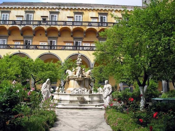 Exterior - oasis of tranquility in the historic center (Napoli)