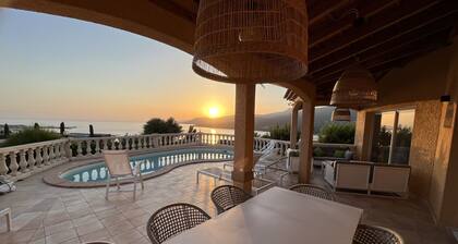 Superb air-conditioned villa with private pool and breathtaking sea/mountain views