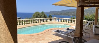 Last minute Superb air-conditioned villa with swimming pool, garden, pétanque, sea/mountain view