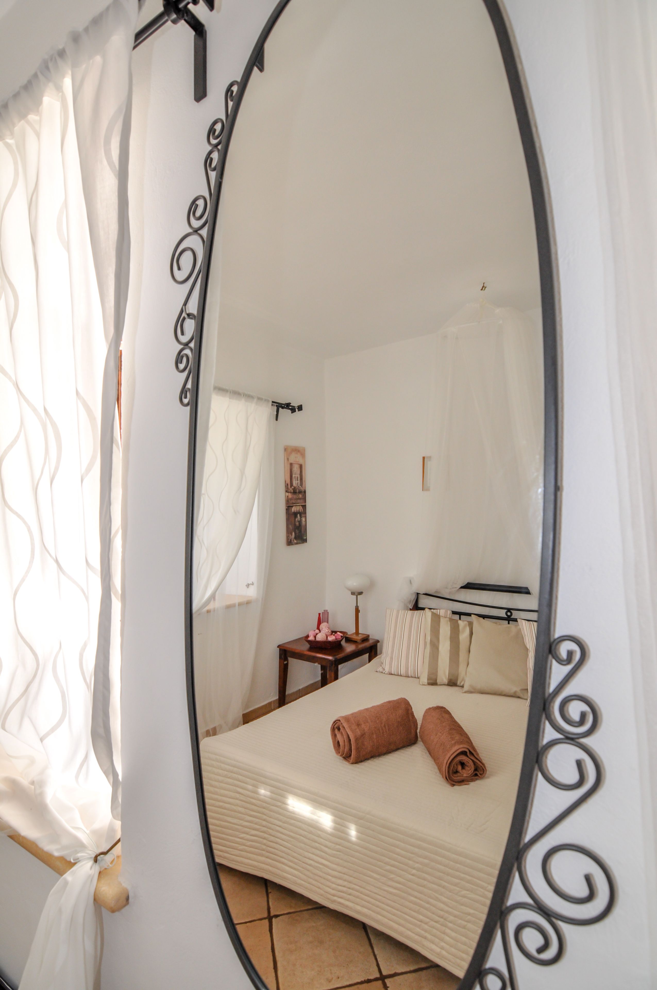 3 bedrooms, laptop workspace, iron/ironing board, free cots/infant beds