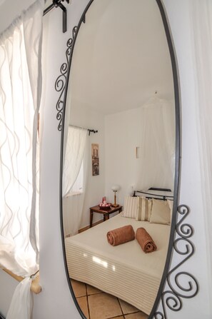 3 bedrooms, laptop workspace, iron/ironing board, free cribs/infant beds