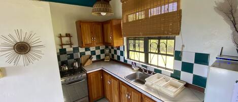 Oven, stovetop, coffee/tea maker, cookware/dishes/utensils