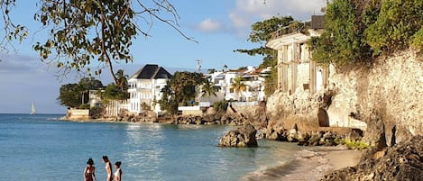 Una spiaggia nelle vicinanze, teli da spiaggia