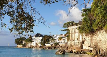 2 bed luxury villa in St James, with sea view, pool & near to beach & shops