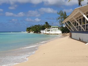 Una playa cerca, toallas de playa