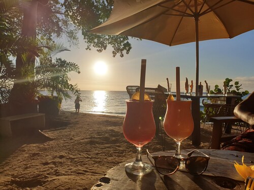 2 bed luxury villa in St James, with sea view, pool & near to beach & shops