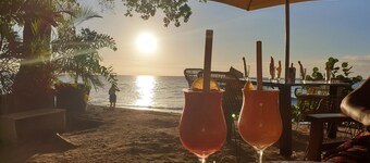 Ajoupa13 er baseret i St. James og ligger i tropiske haver med en pool