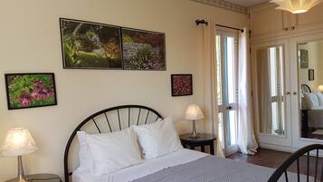 4 bedrooms, soundproofing, iron/ironing board, free WiFi