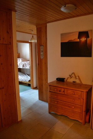 2 habitaciones, tabla de planchar con plancha y wifi gratis 