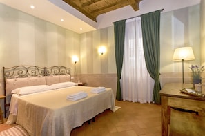 1 habitación, tabla de planchar con plancha, cuna de viaje y wifi