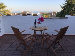 Outdoor dining - charming, quiet , white house in the center of Marbella (Marbella)