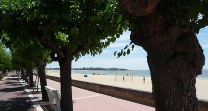 A Royan, Bel appartement à 100 m de la plage et du centre ville avec aperçu mer
