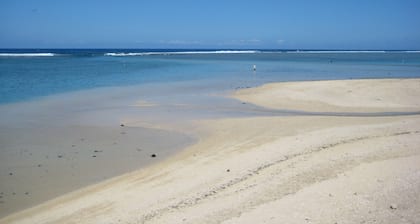 Large villa **** beachfront with pool