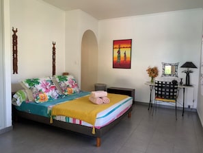 4 bedrooms, in-room safe, desk, iron/ironing board - Large villa **** beachfront with pool (La Saline-Les-Bains)