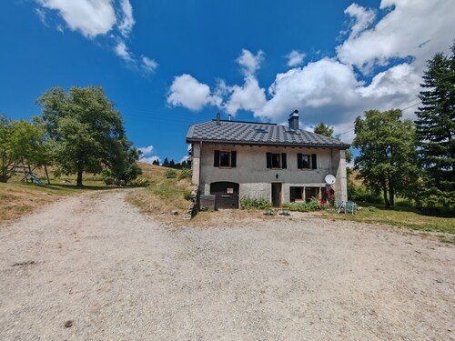 Apartment in alpine farmhouse, close to ski slopes and hiking trails