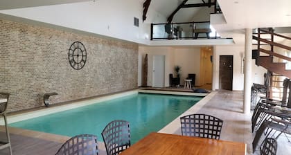 Villa (1-6 pers.) with heated indoor pool 30 minutes from Versailles